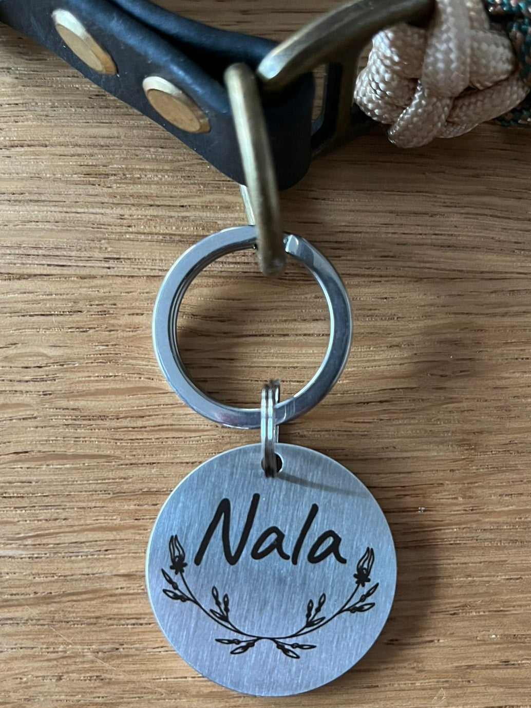 Individuell gravierte Hundemarke aus Edelstahl - Blumen