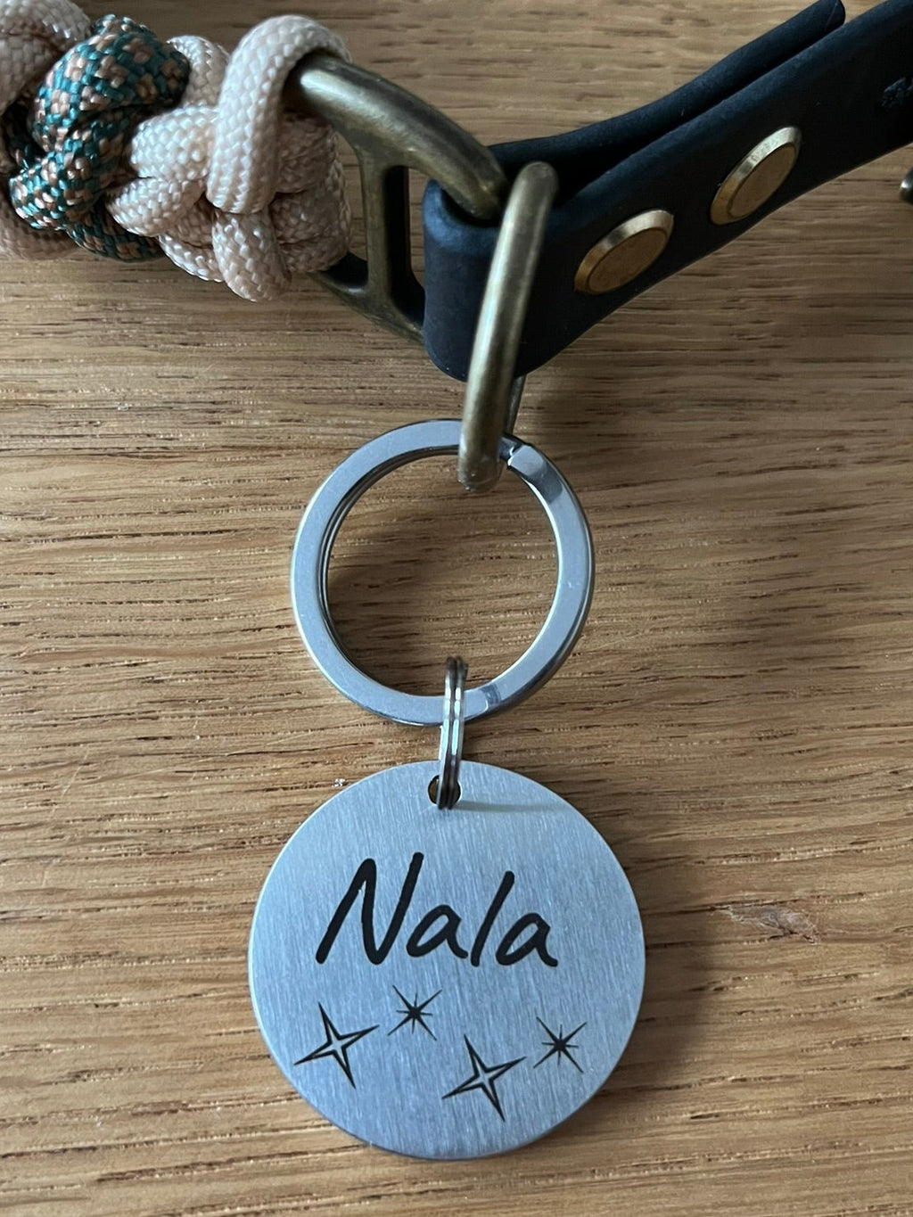 Individuell gravierte Hundemarke aus Edelstahl - Sterne